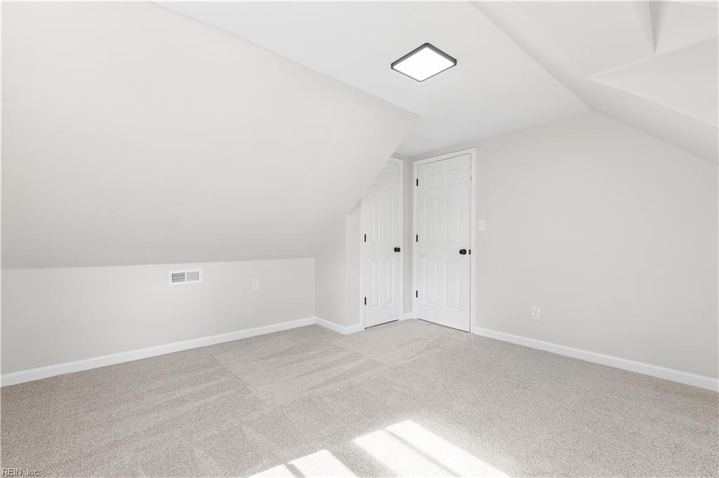 15 Roberts Ct E Property Photo 30