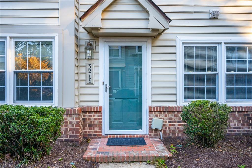 321 Wimbledon Chse Property Photo 3