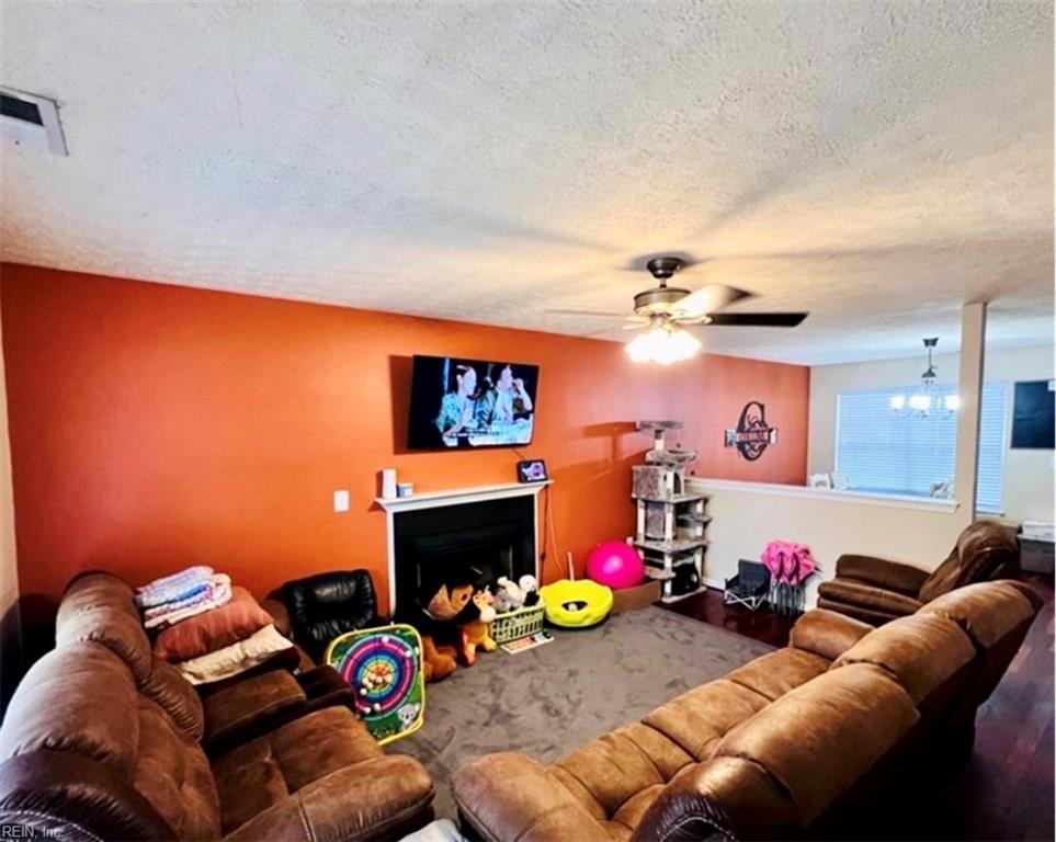 108 Iris St Property Photo 2