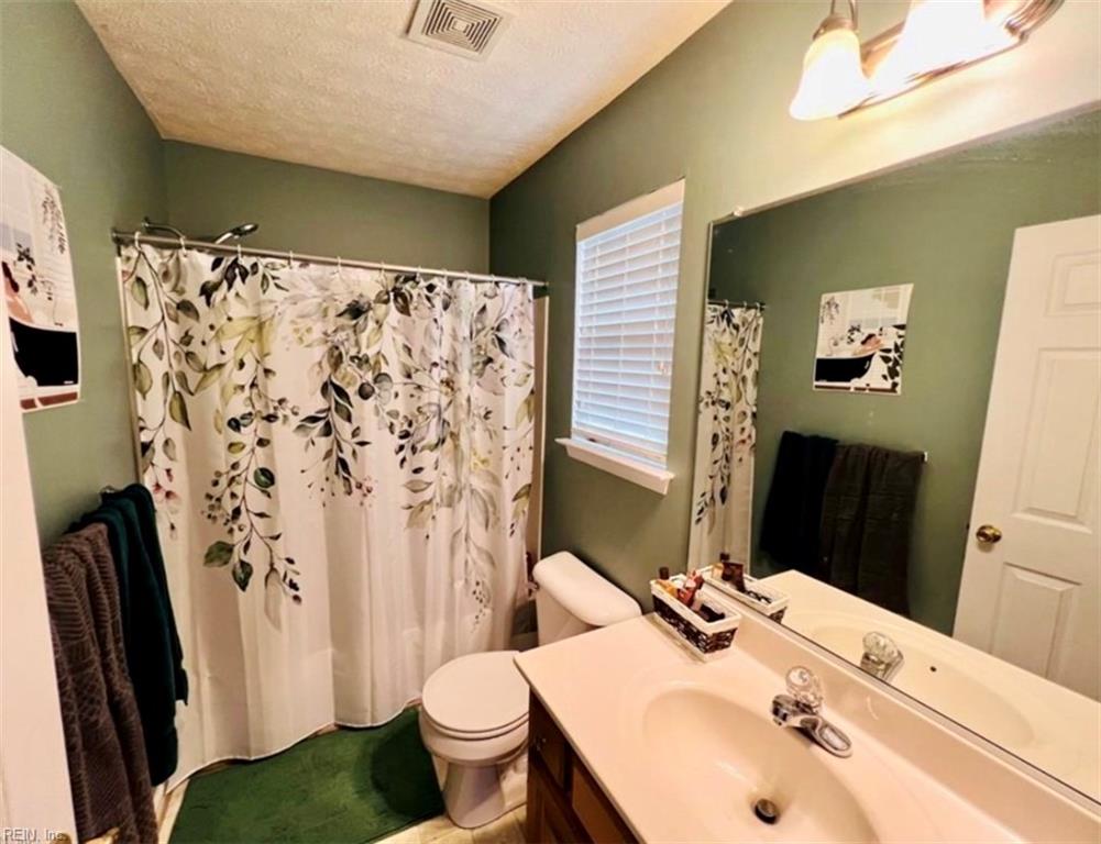 108 Iris St Property Photo 8