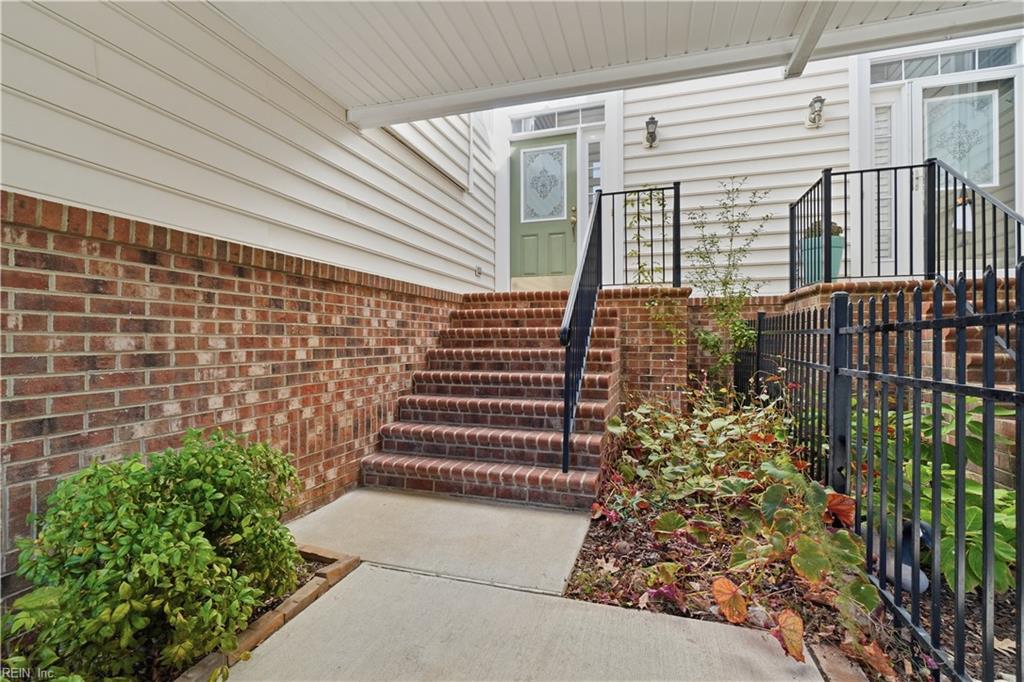 1061 Bay Breeze Dr Property Photo 2