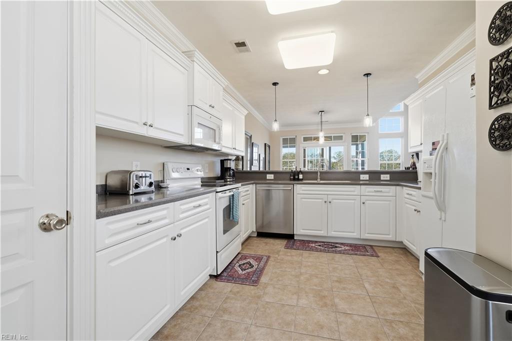 1061 Bay Breeze Dr Property Photo 10