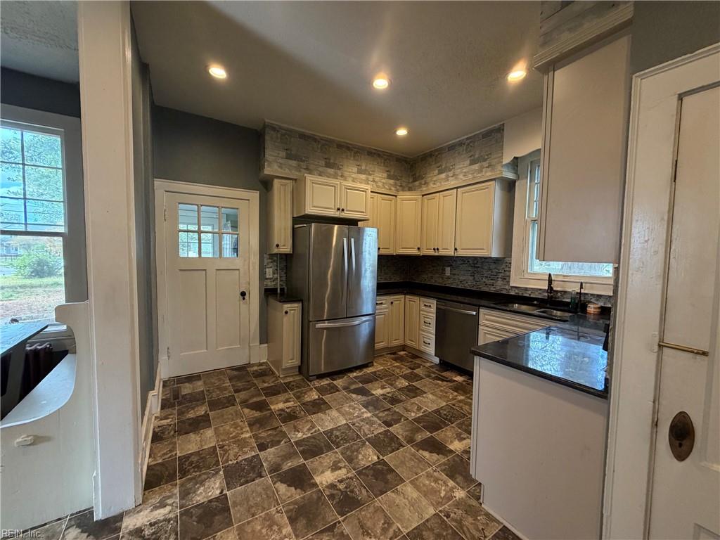 215 Linden Ave Property Photo 4