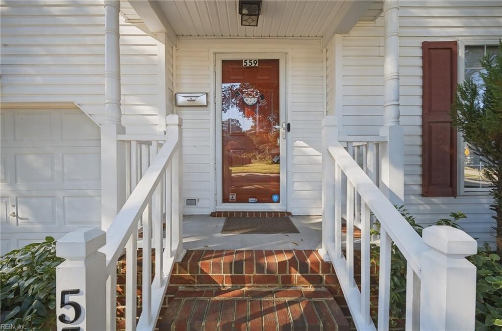 559 Suburban Pw Property Photo 2