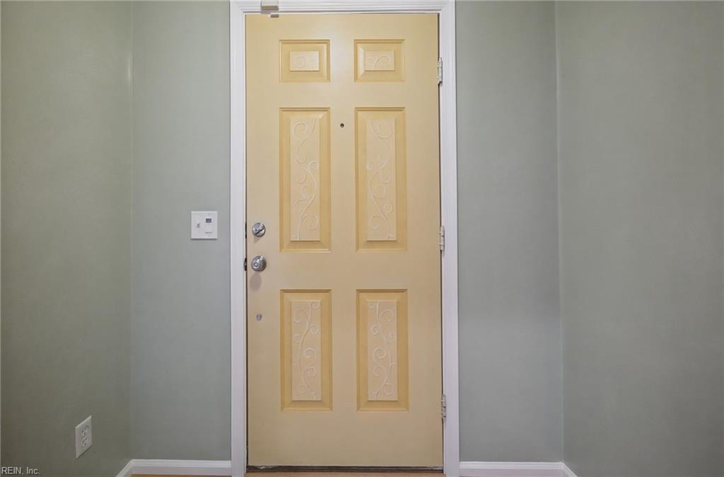 559 Suburban Pw Property Photo 4