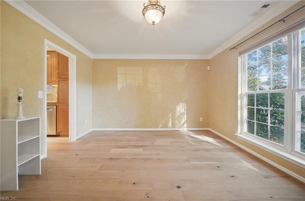 559 Suburban Pw Property Photo 5