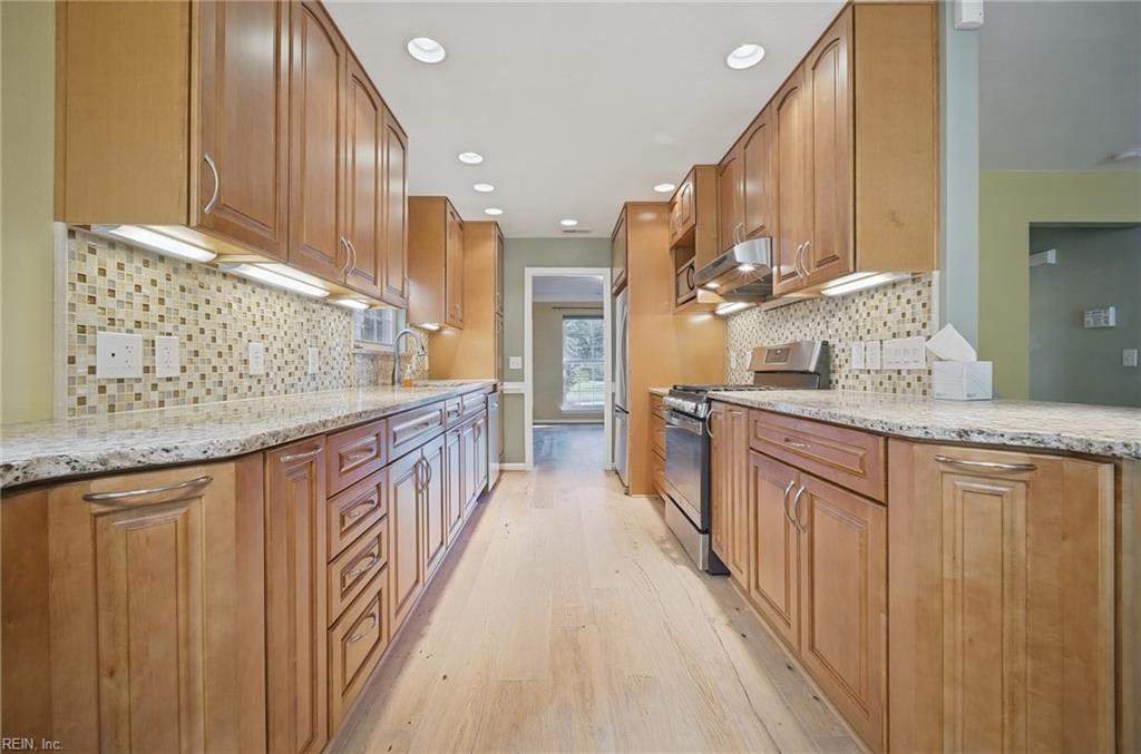 559 Suburban Pw Property Photo 8