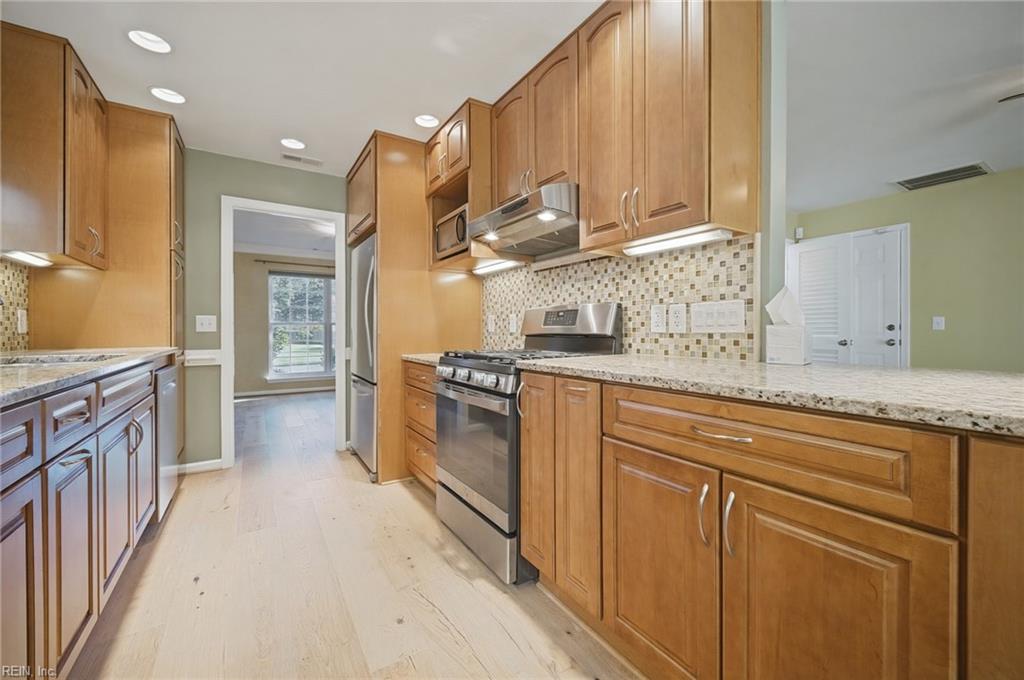 559 Suburban Pw Property Photo 9