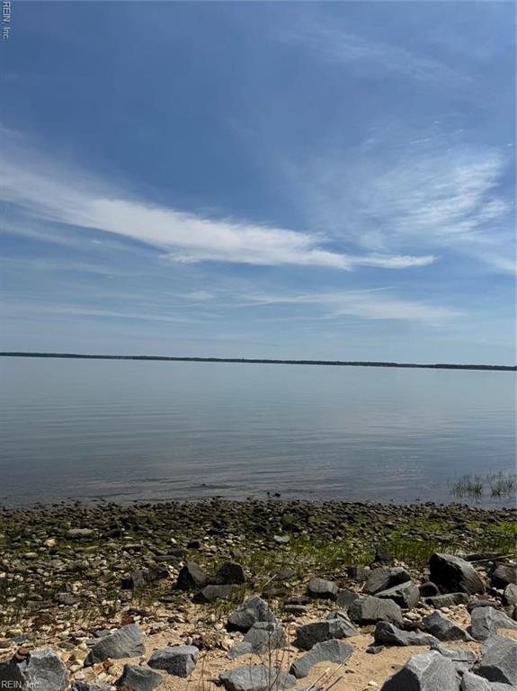 283 Lawnes Neck DR Property Photo 1