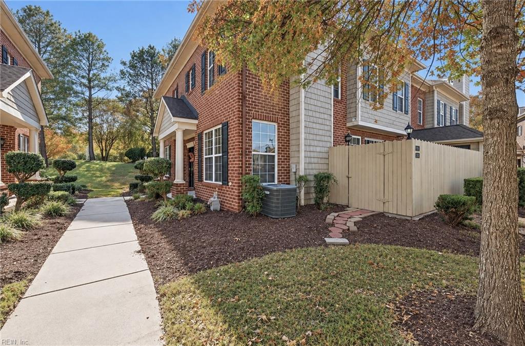 1081 Gamston LN Property Photo 1