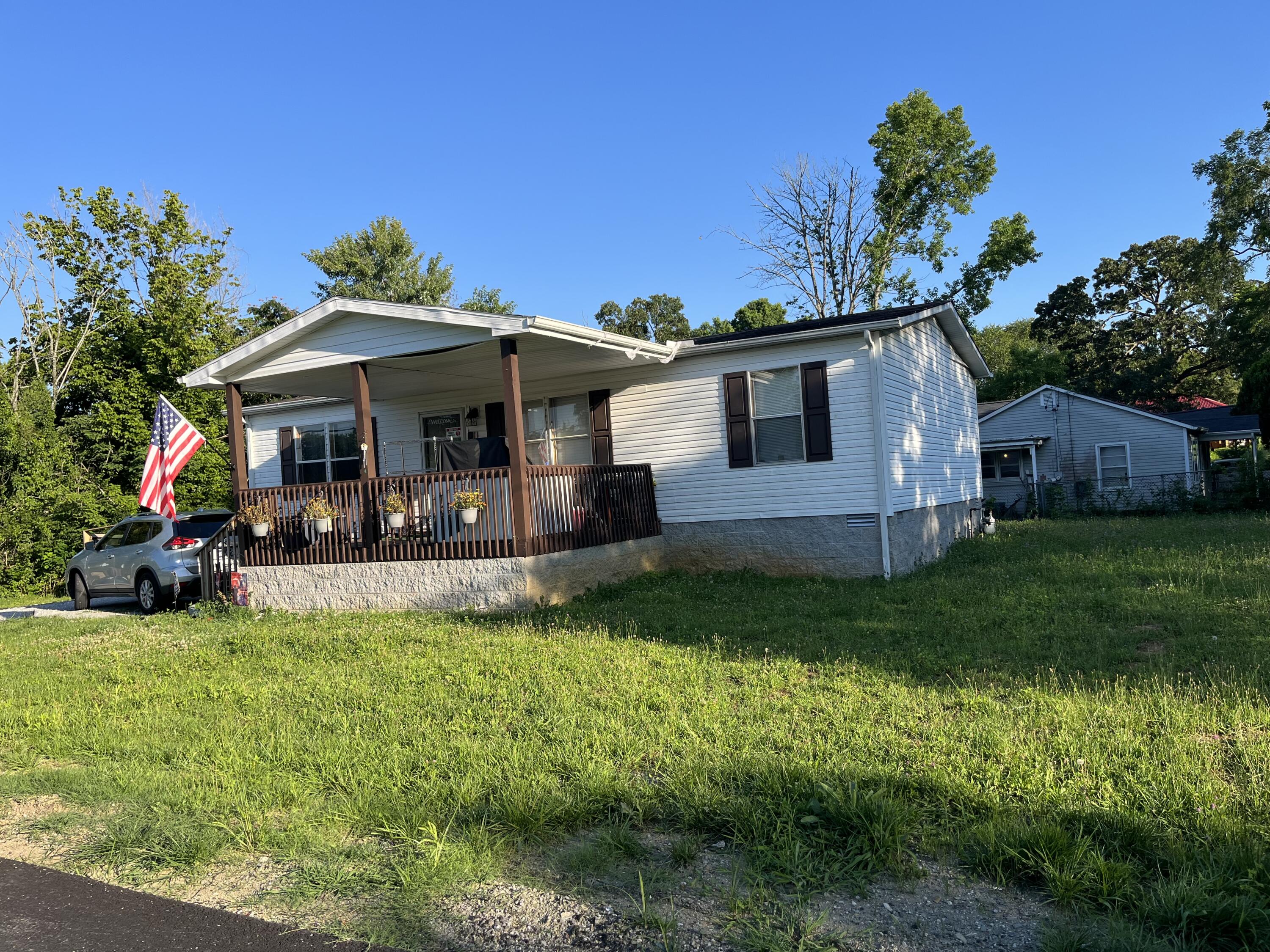 221 Carlock Avenue Property Photo 1