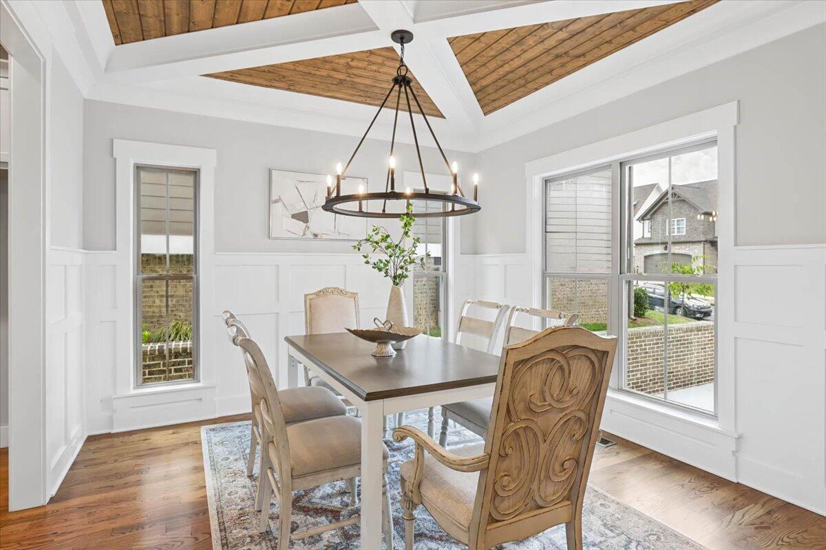 9892 Trestle Circle Property Photo 6