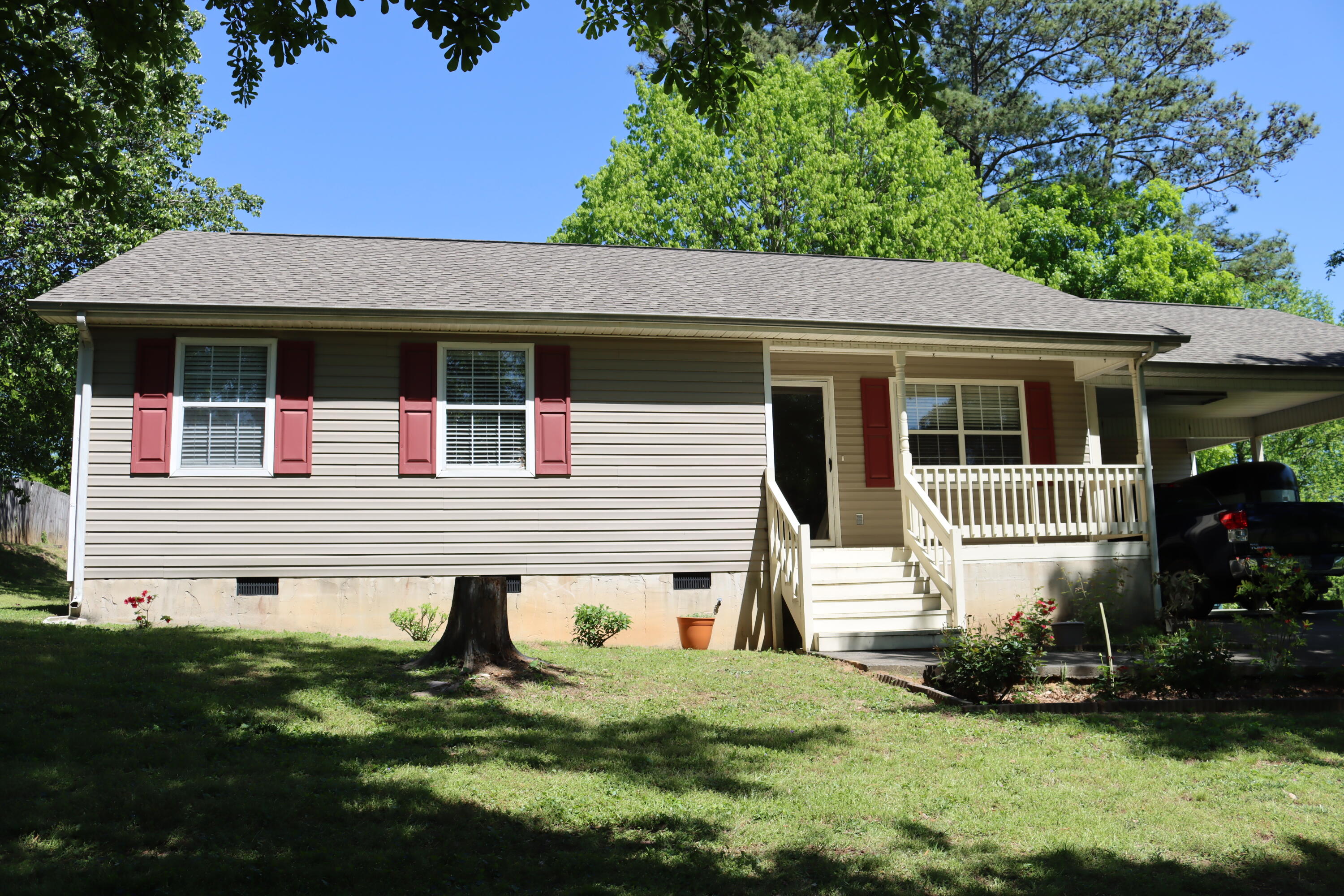 2437 S Riverbend Road Property Photo 1