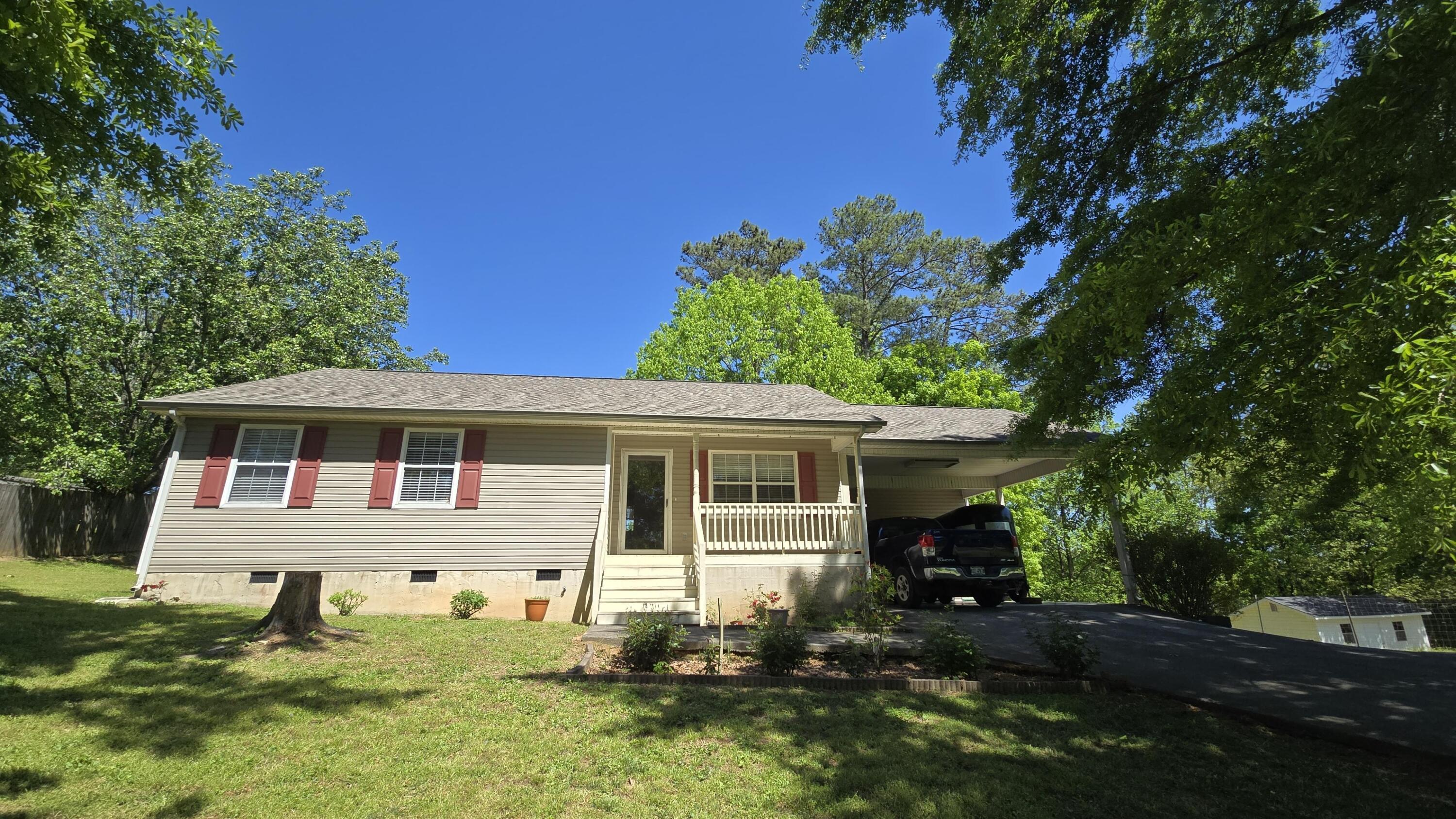 2437 S Riverbend Road Property Photo 2