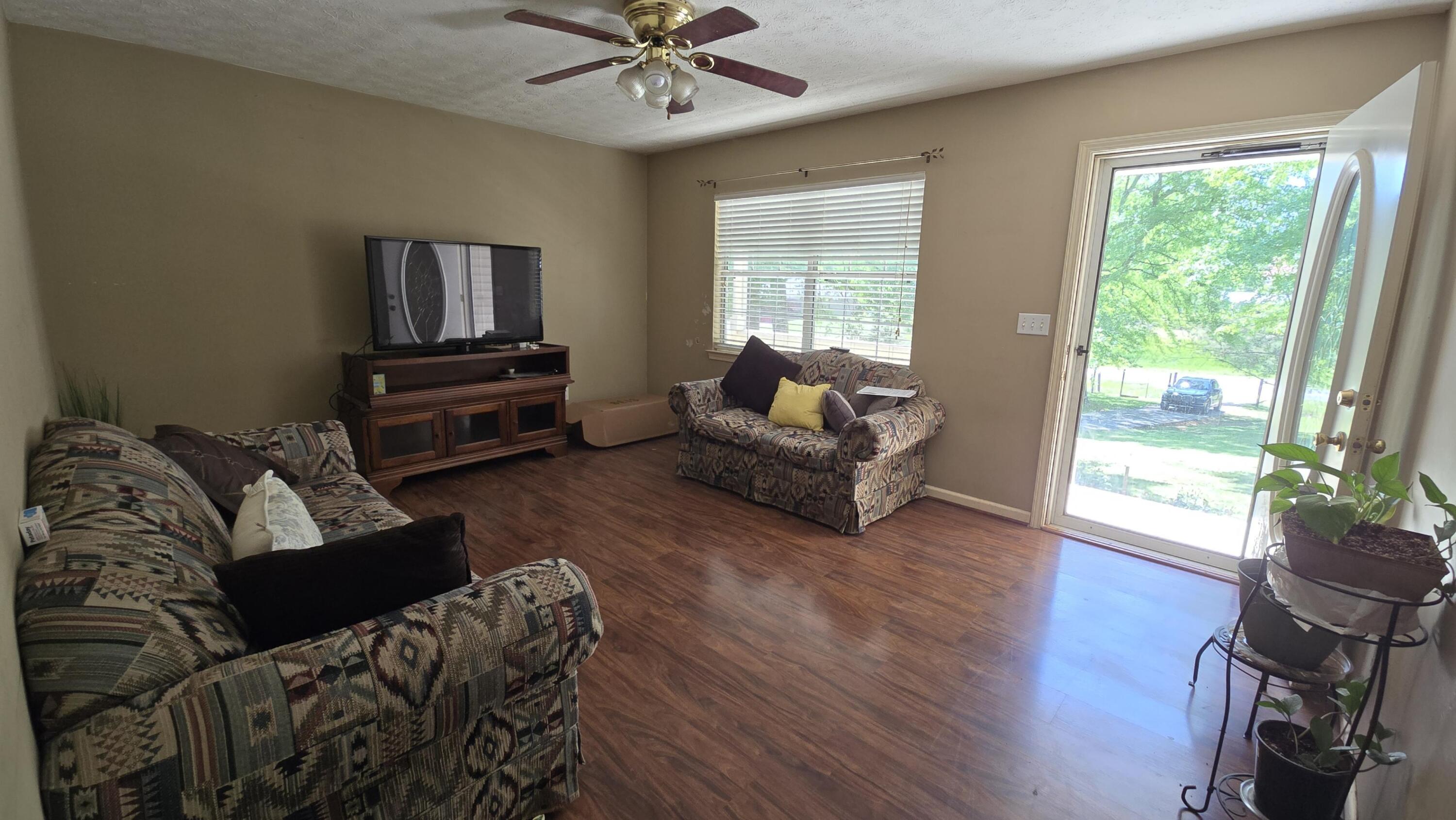 2437 S Riverbend Road Property Photo 4
