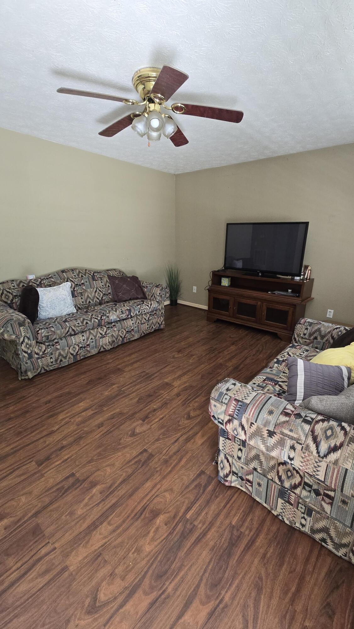 2437 S Riverbend Road Property Photo 5