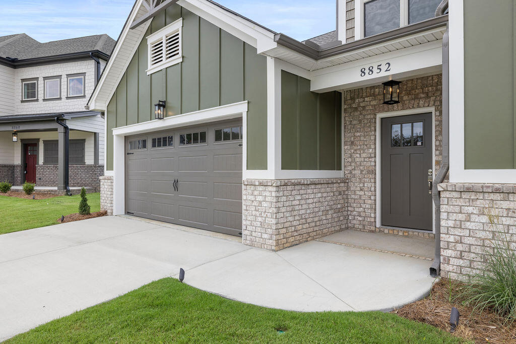 8852 Knolling Loop Property Photo 2