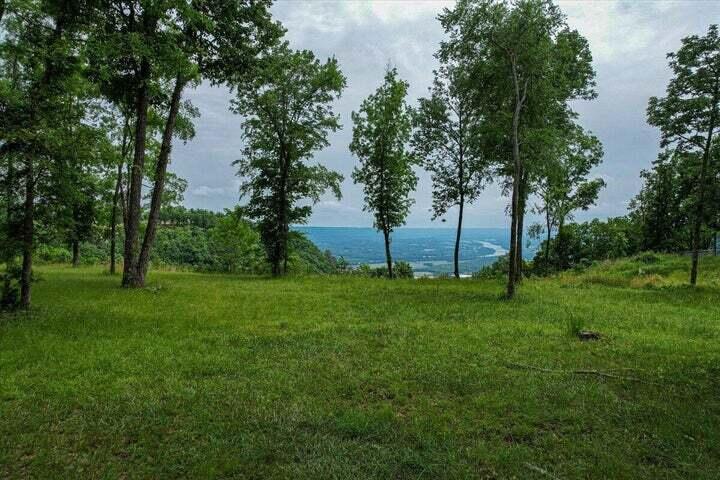 640 River Bluffs Drive Property Photo 1