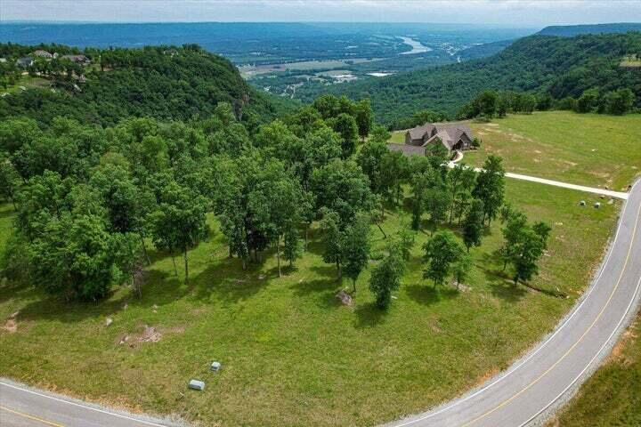 640 River Bluffs Drive Property Photo 3