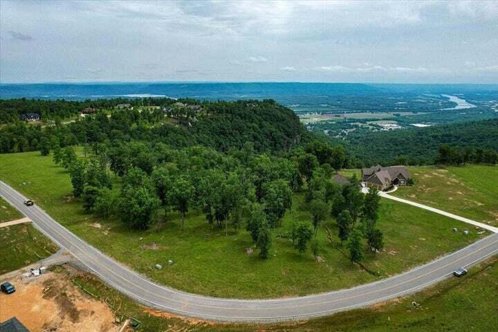 640 River Bluffs Drive Property Photo 13