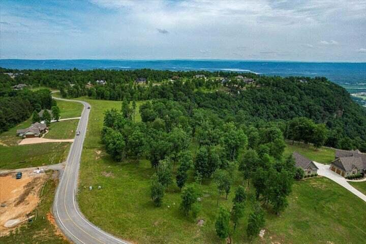 640 River Bluffs Drive Property Photo 14