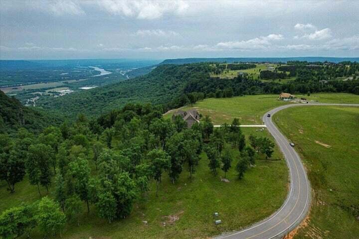 640 River Bluffs Drive Property Photo 15