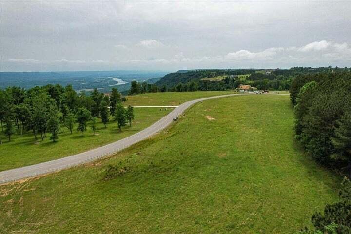640 River Bluffs Drive Property Photo 25