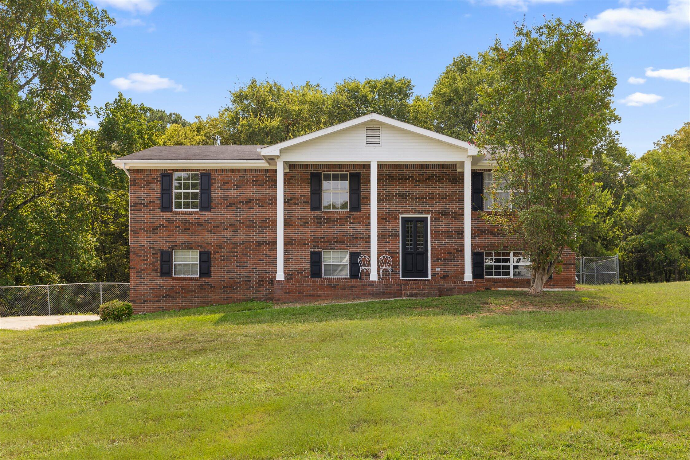 713 Lee Drive Property Photo 1