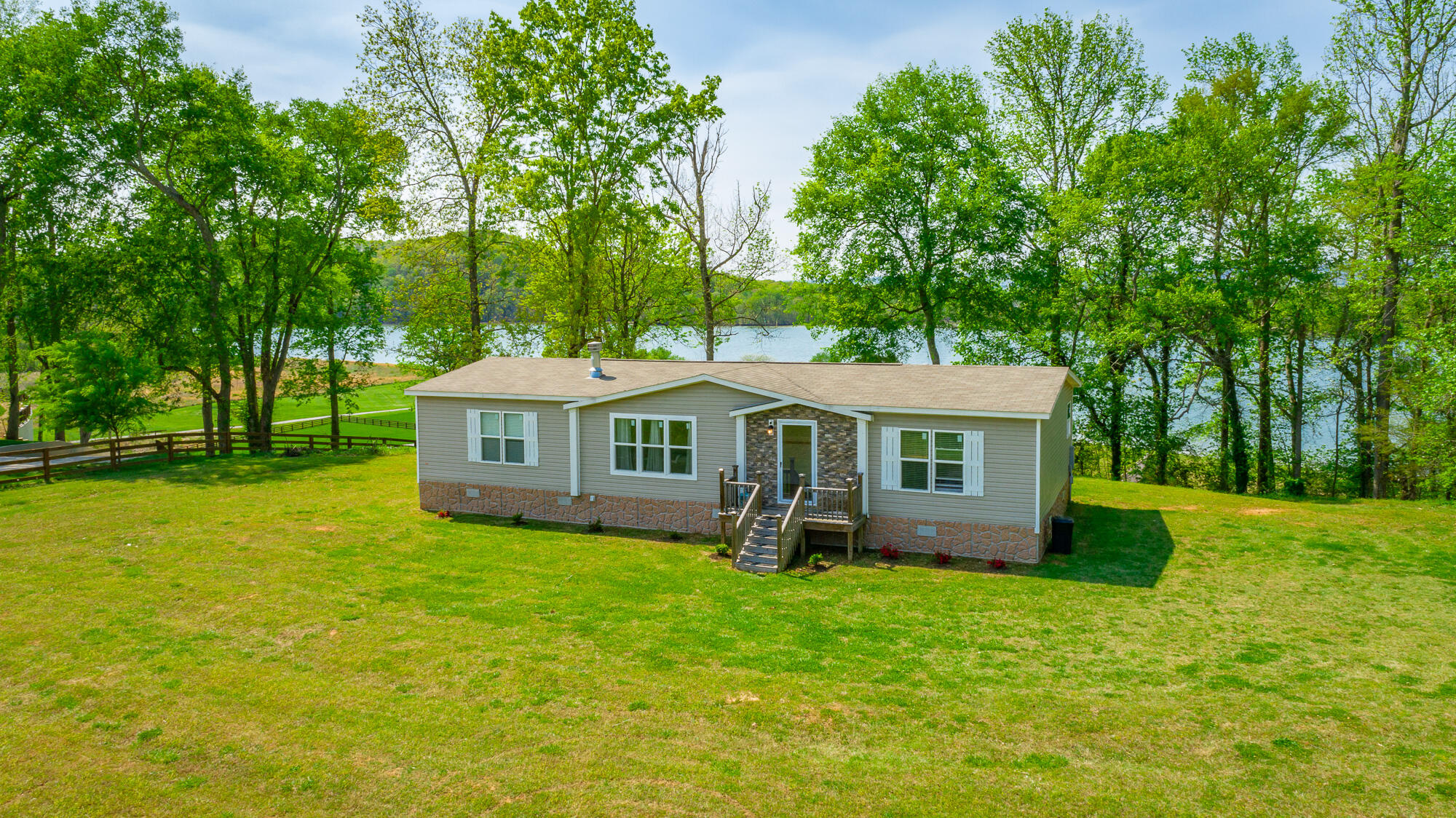 1118 Holly Glen Lane Property Photo 1