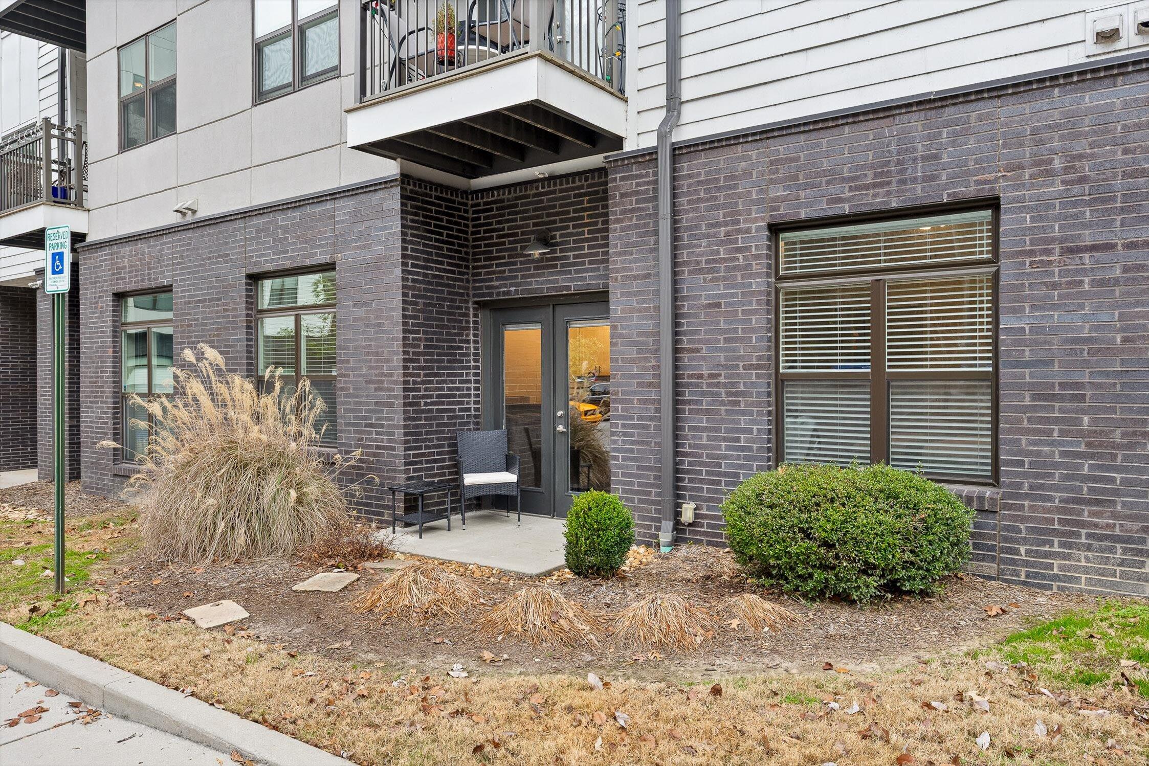 782 Riverfront Parkway Property Photo 1