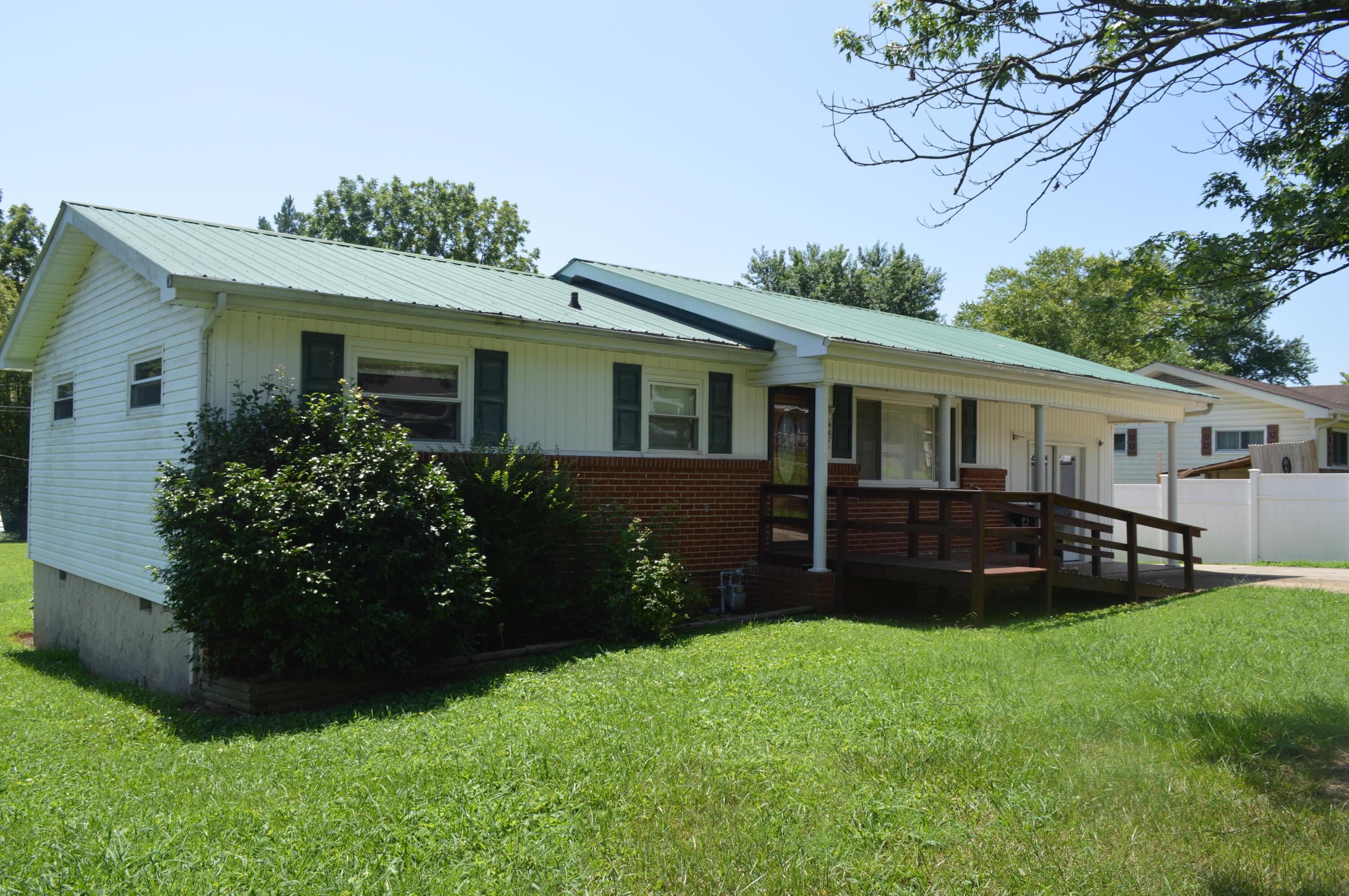 407 Standifer Circle Property Photo 1