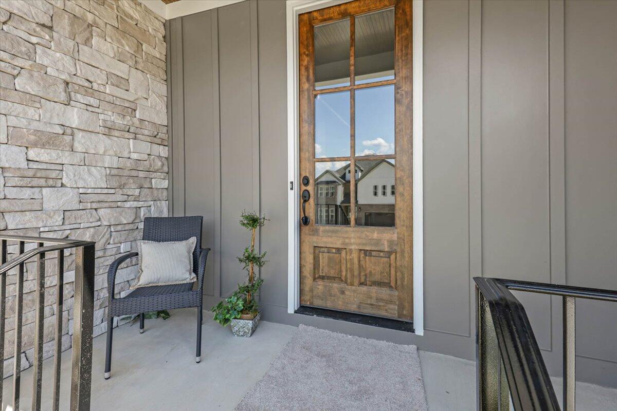 9888 Trestle Circle Property Photo 2