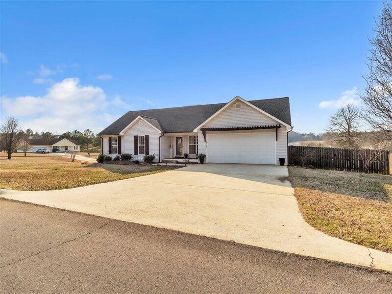 242 Daisy Lane Property Photo 2