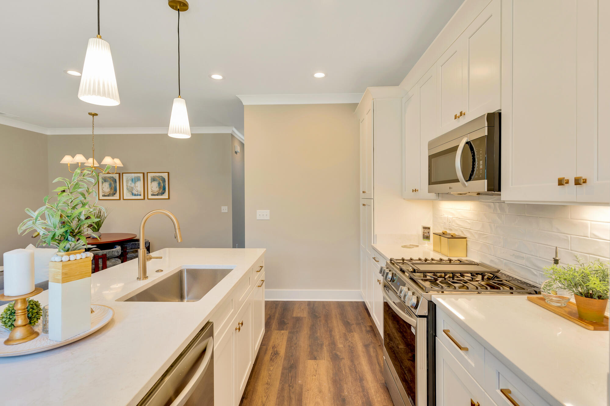 1366 Thomas Avenue Property Photo 3