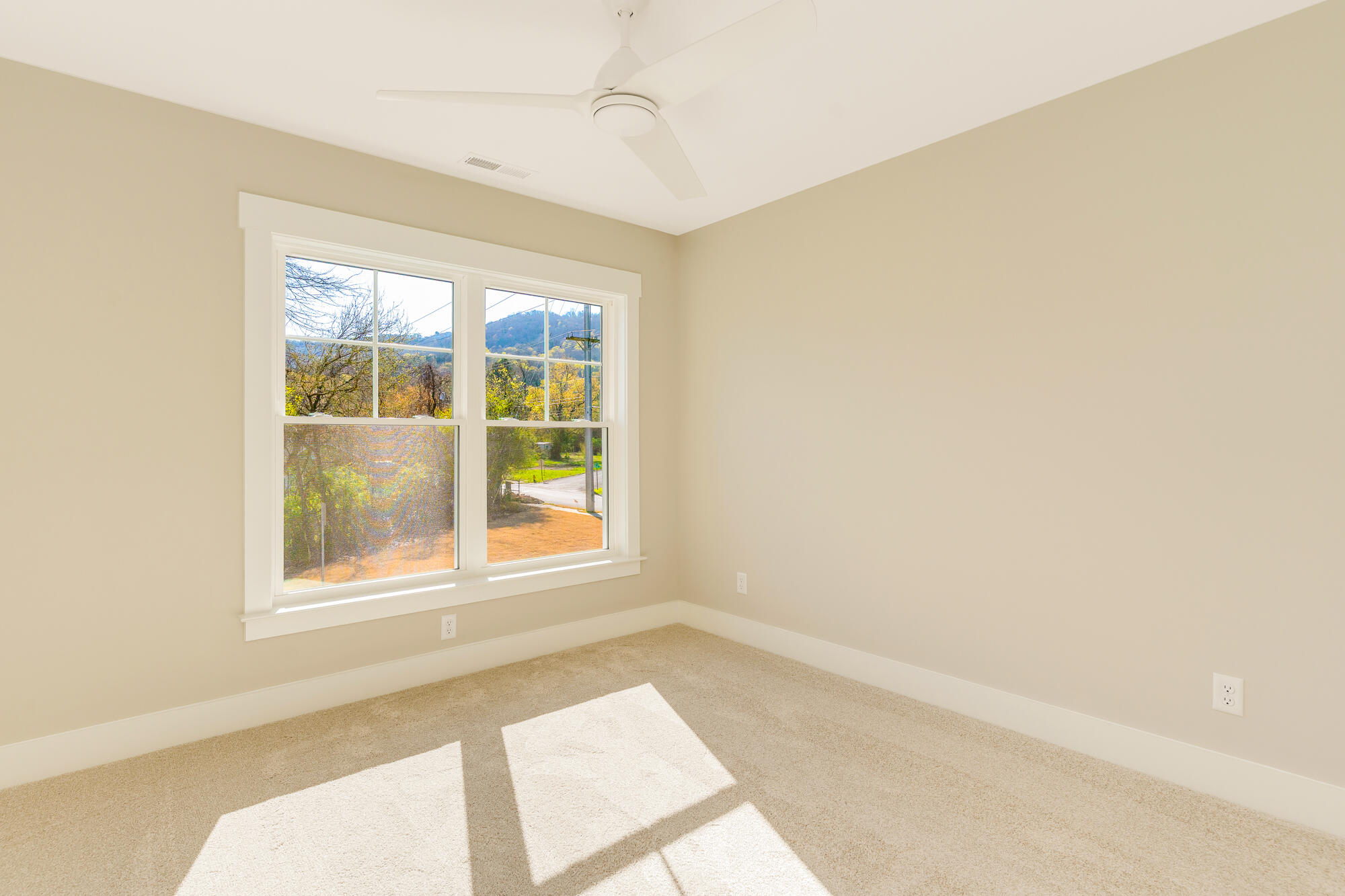 1366 Thomas Avenue Property Photo 31