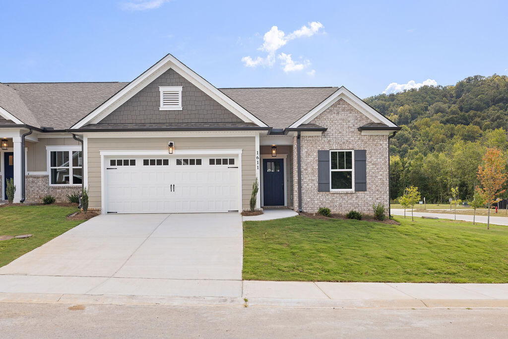 1611 Whisper Winds Lane Property Photo 1