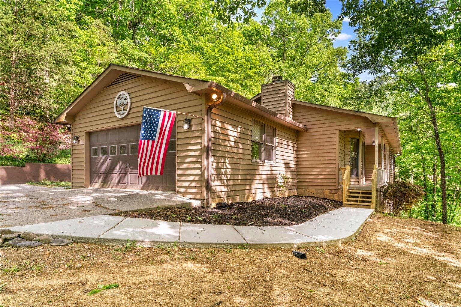 107 Van Buren Drive Property Photo 1