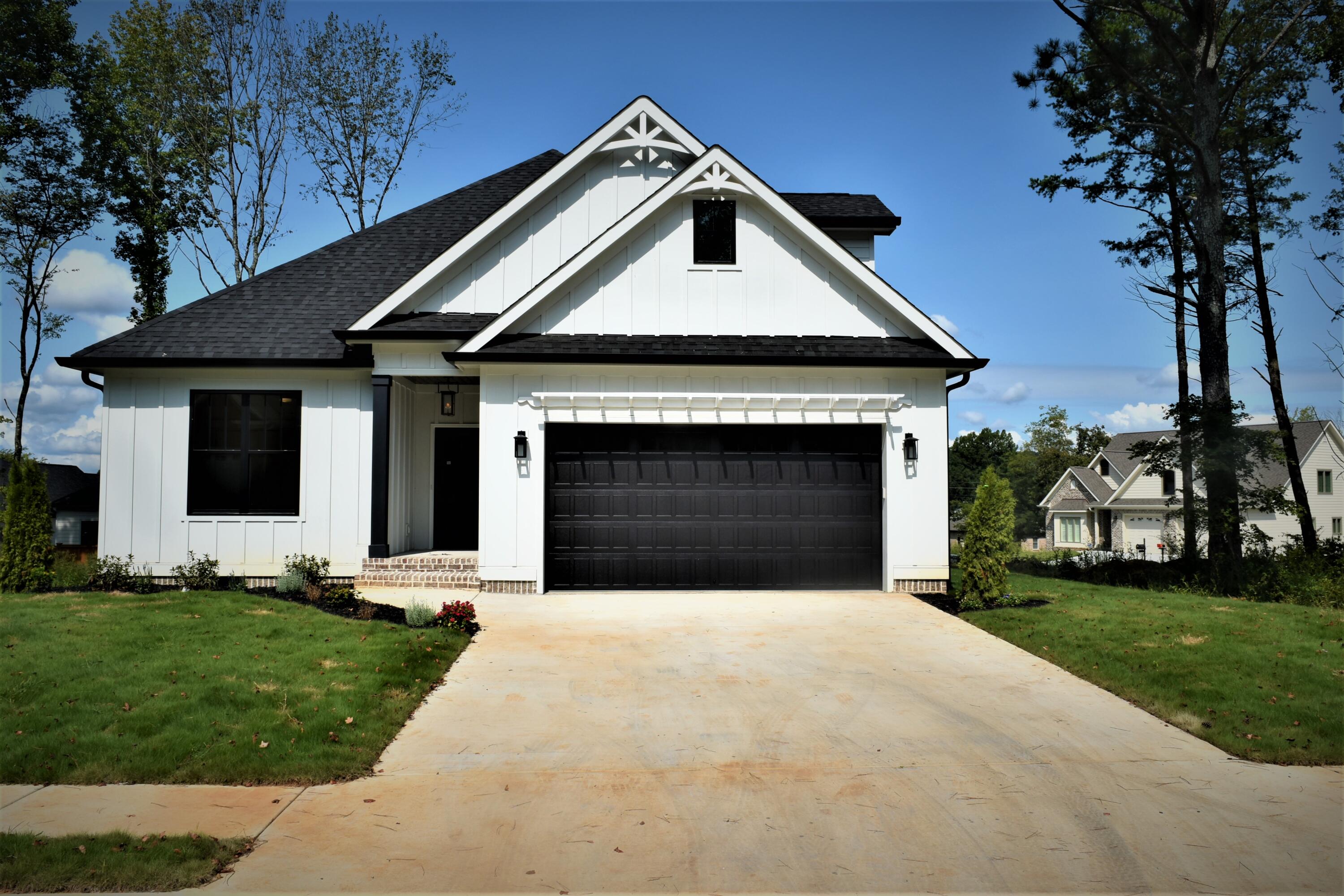 5032 Lakeside Lane Ne Property Photo 1