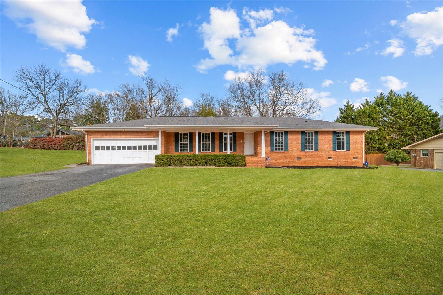 129 Lisa Lane Property Photo 1