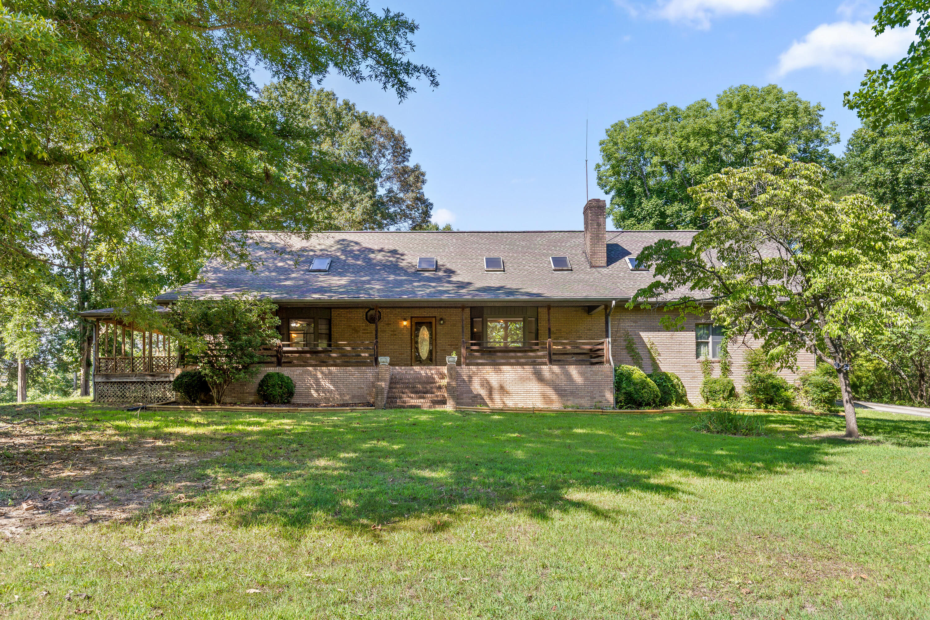 2401 Igou Ferry Road Property Photo 1