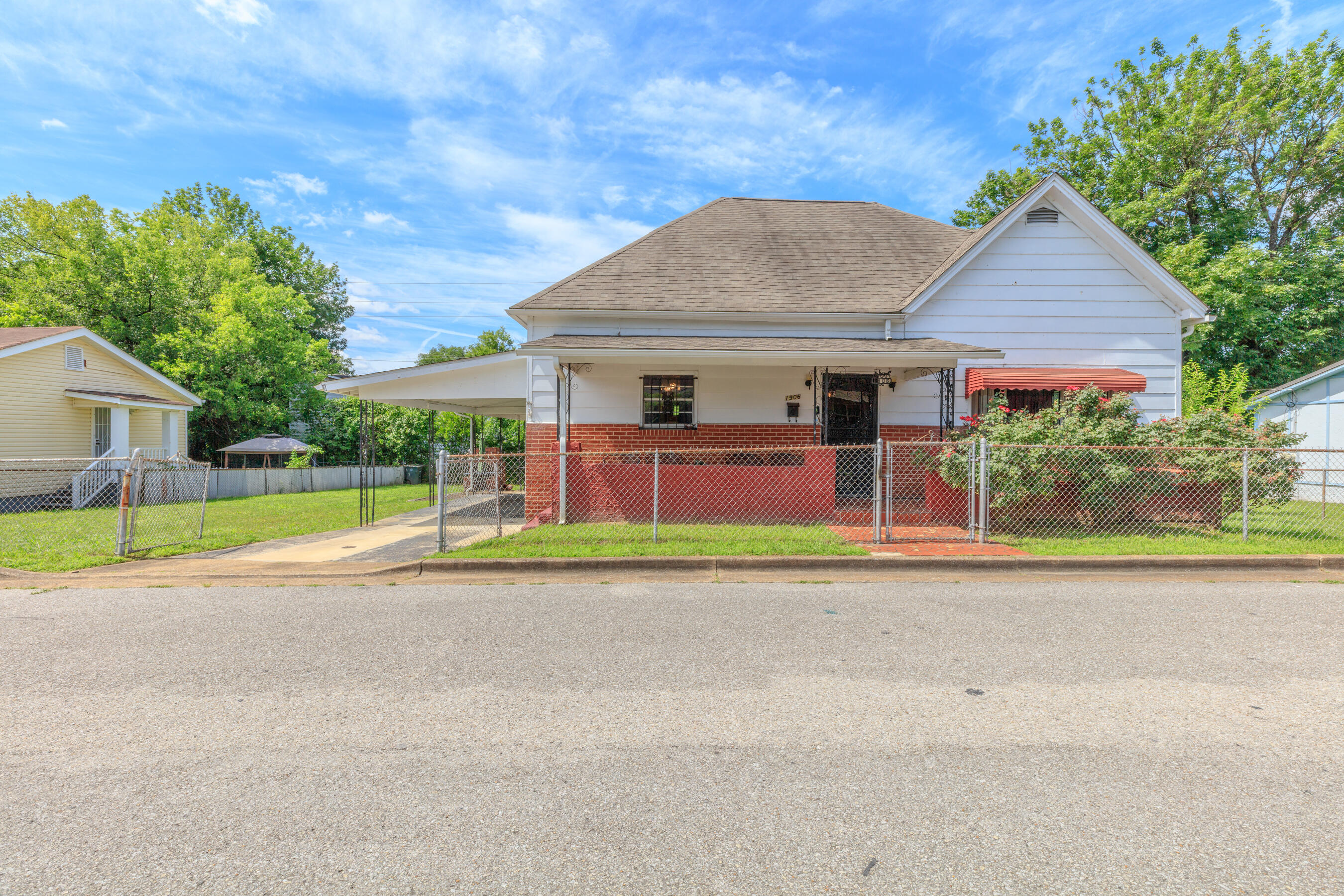 1906 Raulston Street Property Photo 1