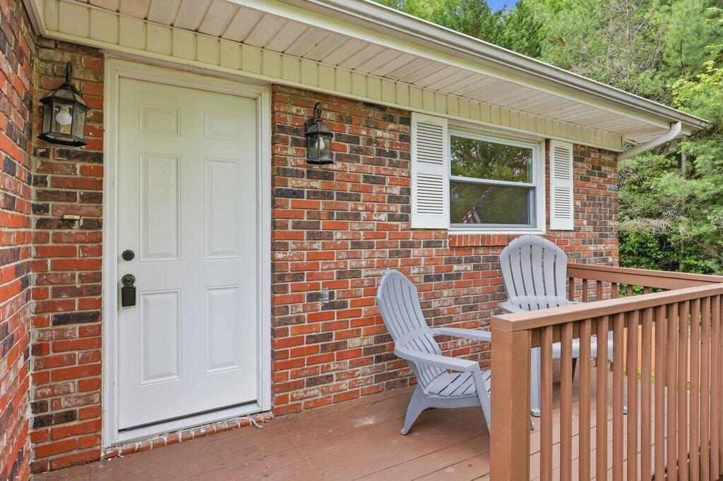 408 Lupton Drive Property Photo 2