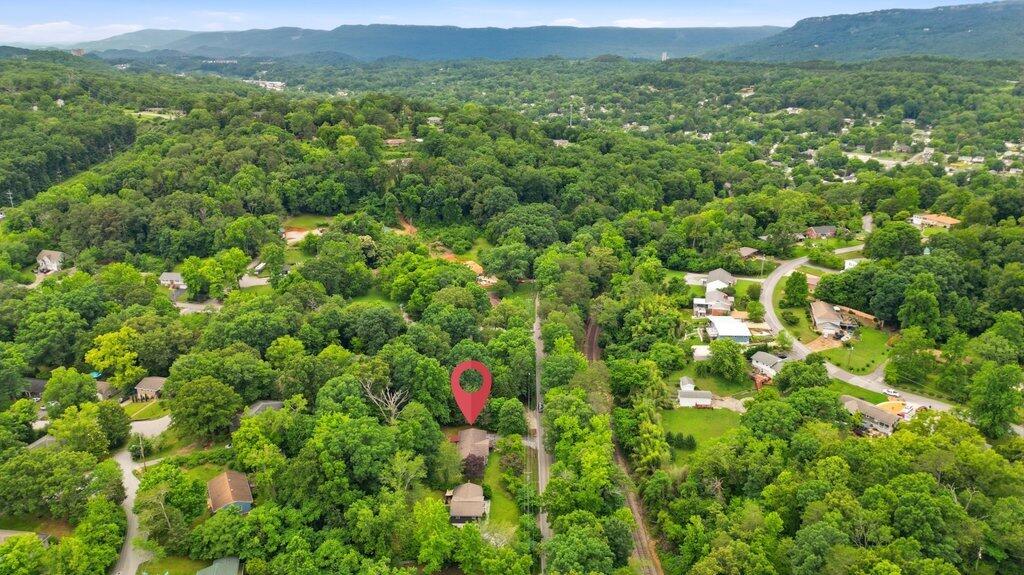 408 Lupton Drive Property Photo 4