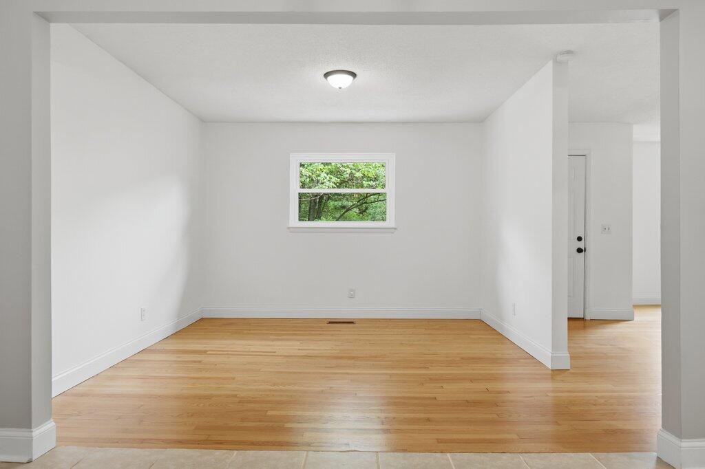 408 Lupton Drive Property Photo 10