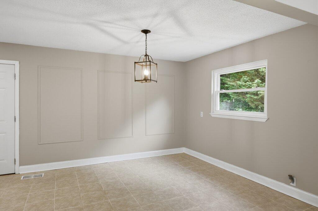 408 Lupton Drive Property Photo 14