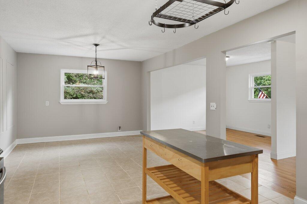 408 Lupton Drive Property Photo 17