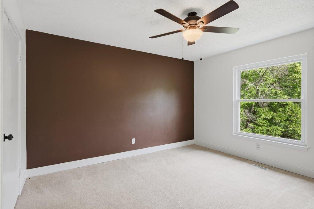 408 Lupton Drive Property Photo 20