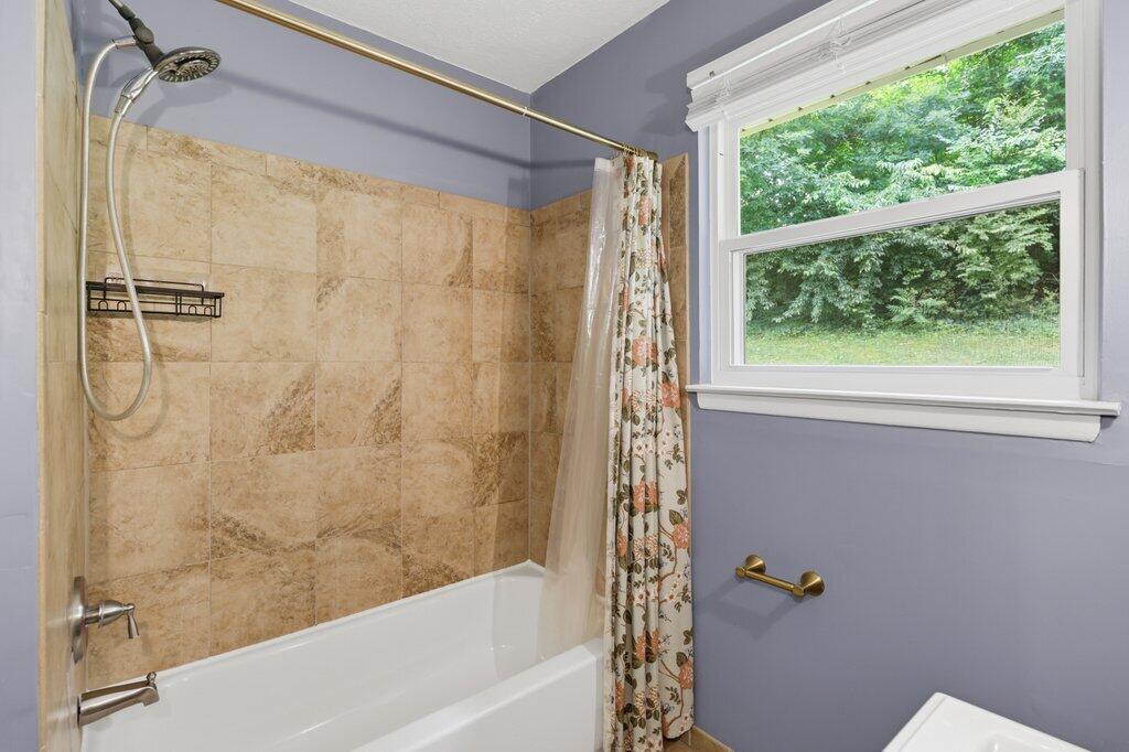 408 Lupton Drive Property Photo 29