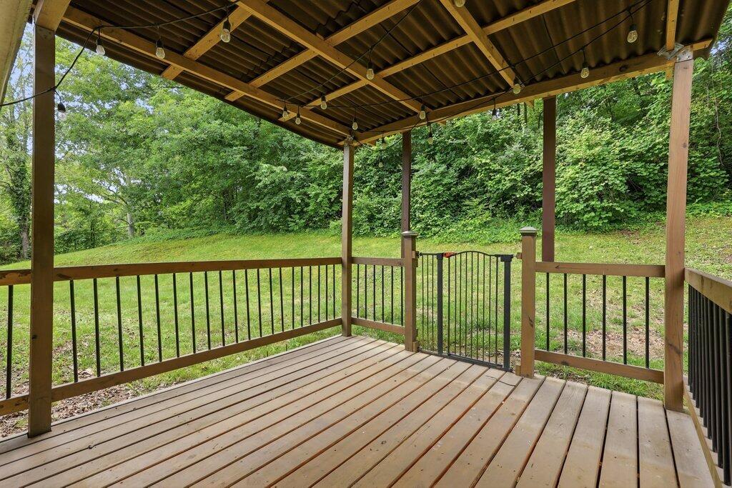 408 Lupton Drive Property Photo 32