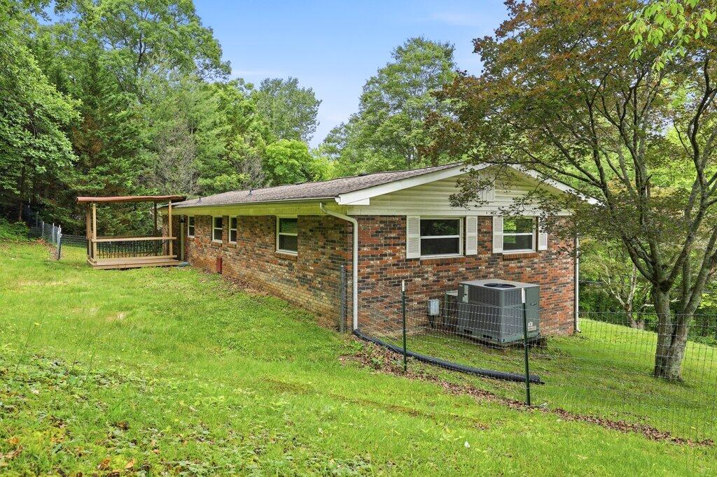 408 Lupton Drive Property Photo 34